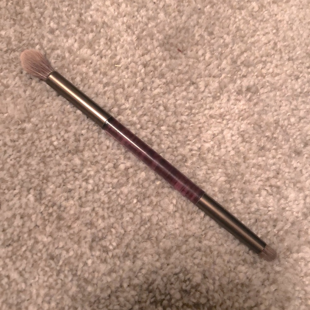 Urban Decay Naked Smoky dual eyeshadow brush